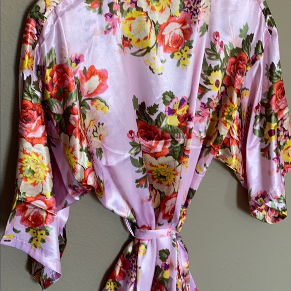 Robe - Picture 3 of 3